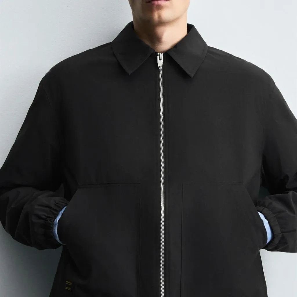blouson-technique-zara-noir-relaxed-fit4.webp